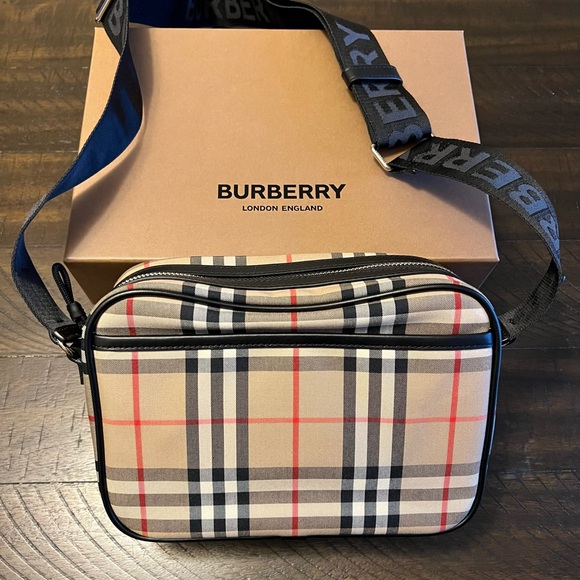Burberry Vintage Unisex Check & Leather Crossbody Bag 8010152 (New) $1150 - Picture 3 of 12